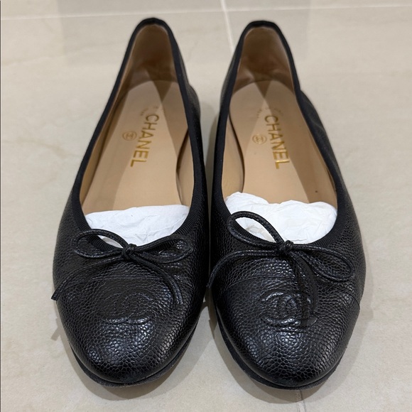 CHANEL Black Flats - Picture 8 of 9